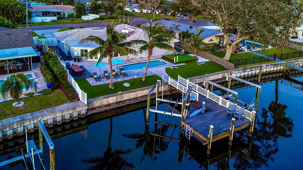 Final view of the renovated dock